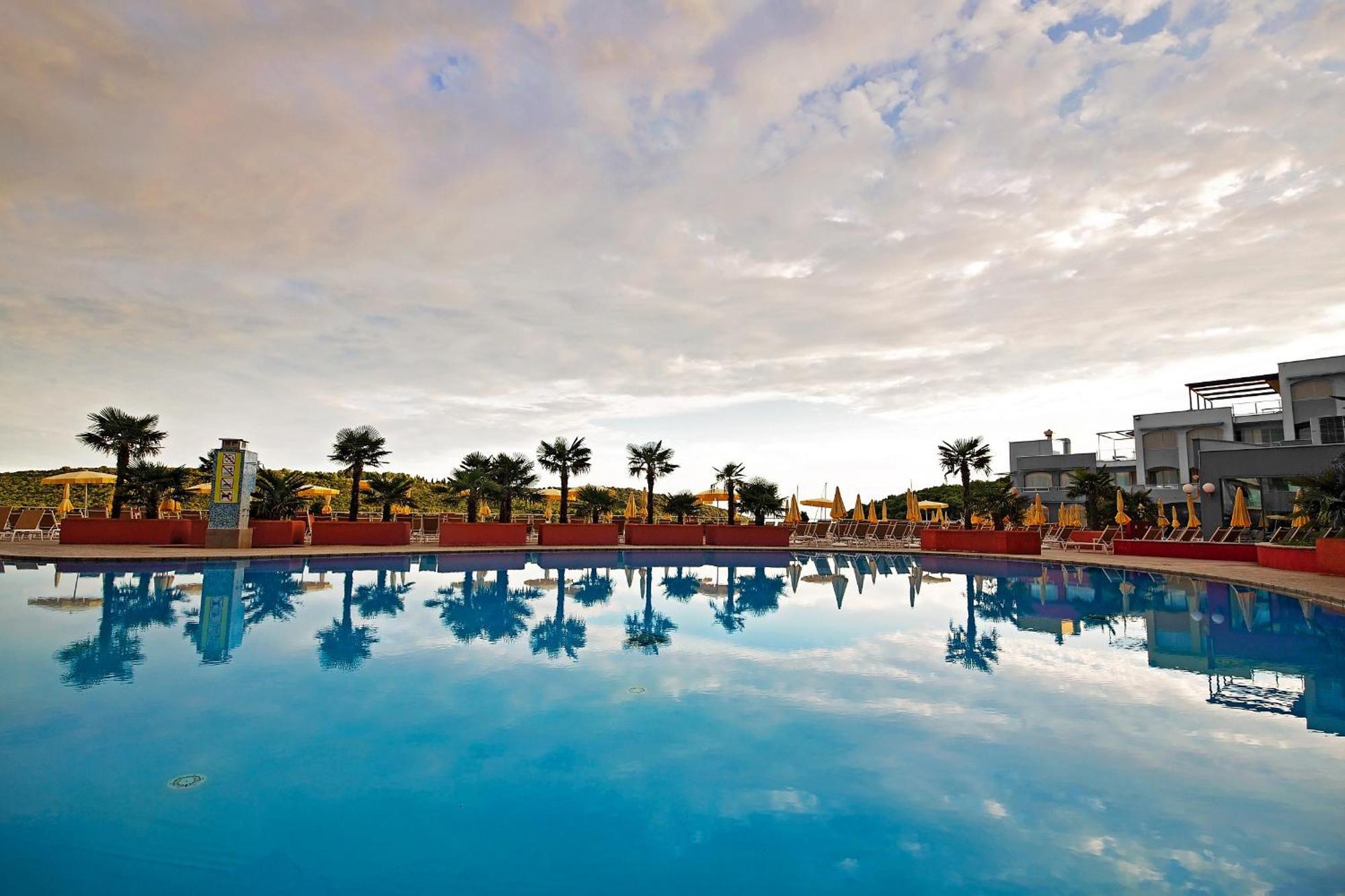 Family Resort Del Mar Banjole Bagian luar foto