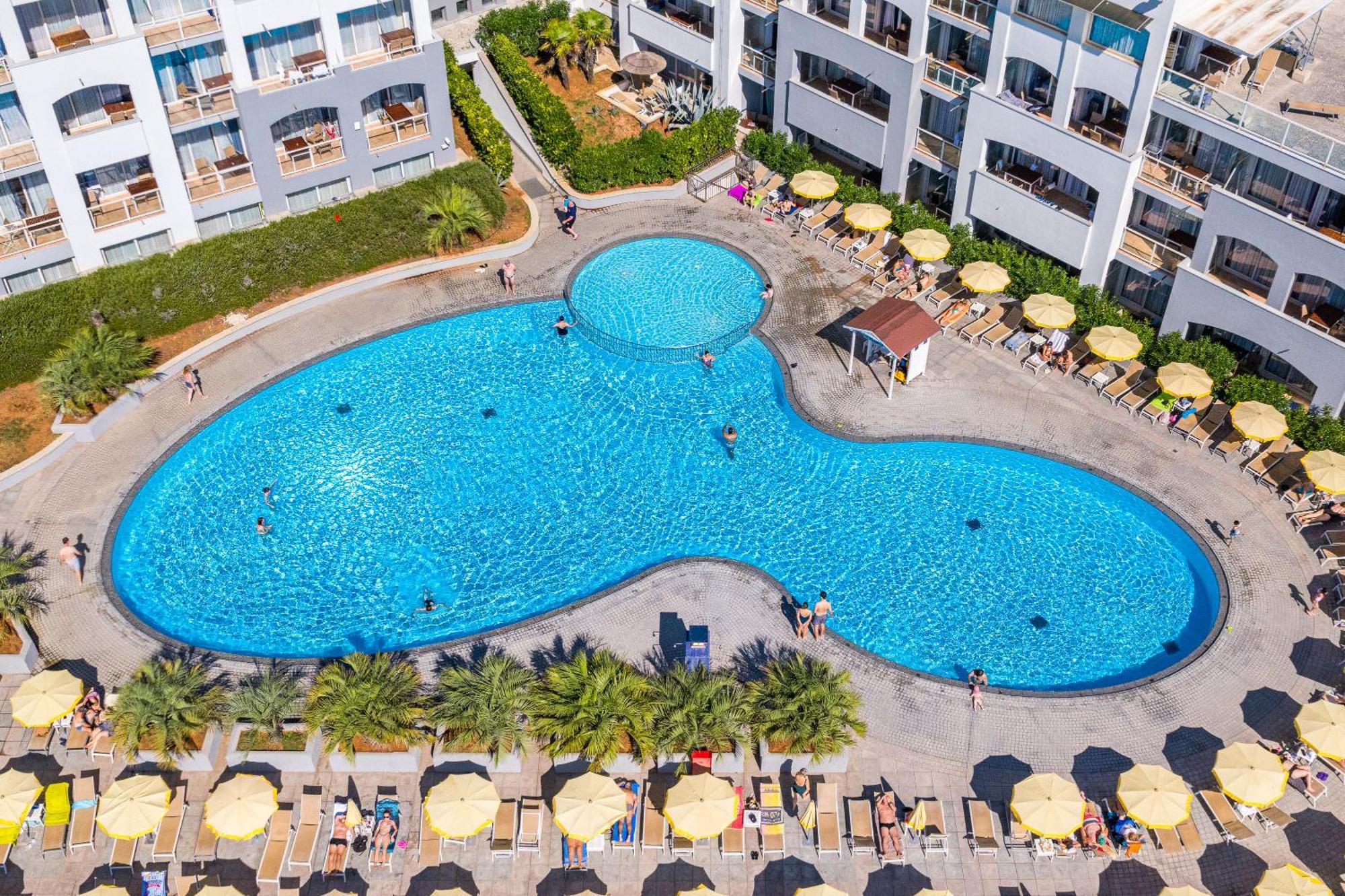 Family Resort Del Mar Banjole Bagian luar foto